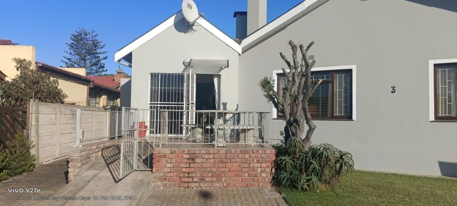 5 Bedroom Property for Sale in Hartenbos Central Western Cape